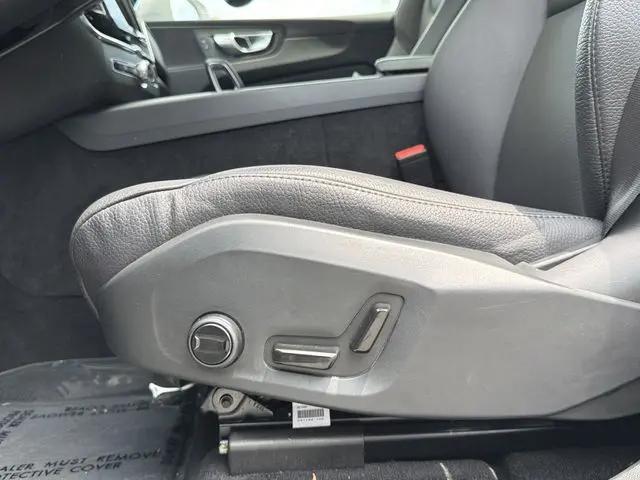 2023 Volvo XC60 Recharge T8 Plus Bright Theme