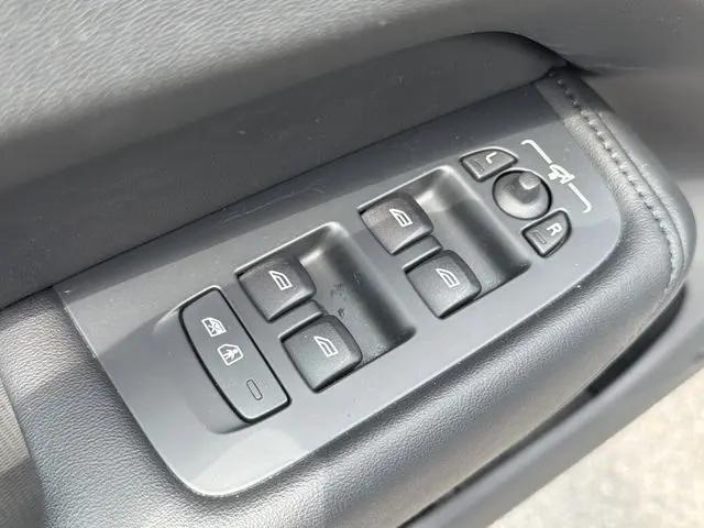 2023 Volvo XC60 Recharge T8 Plus Bright Theme