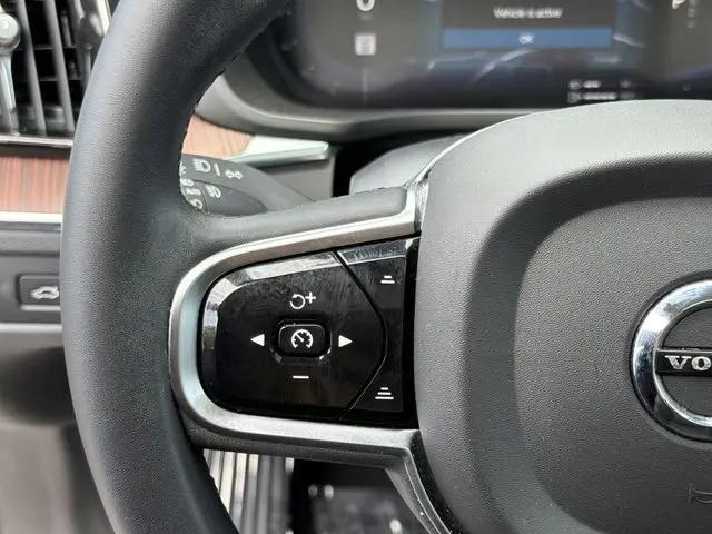 2023 Volvo XC60 Recharge T8 Plus Bright Theme