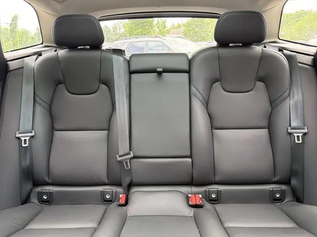 2023 Volvo XC60 Recharge T8 Plus Bright Theme