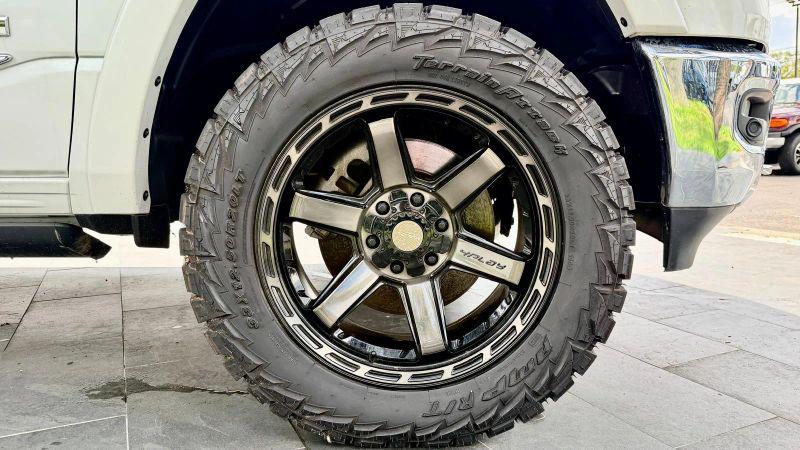 2019 Ram 1500 Limited Crew Cab 4x4 57 Box