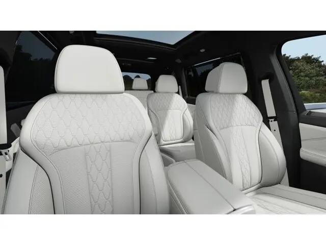 2027 BMW X7 M60i