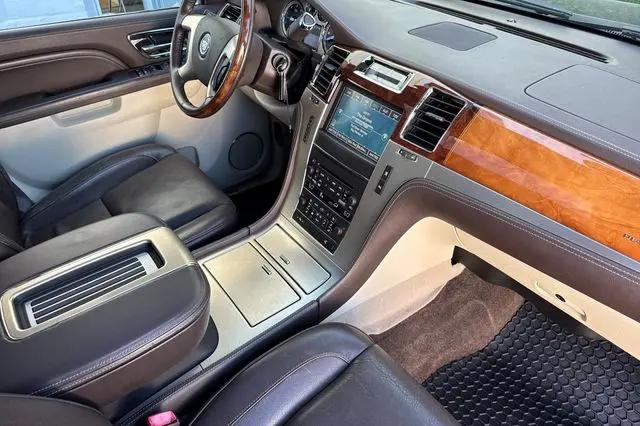 2011 Cadillac Escalade ESV Platinum Edition