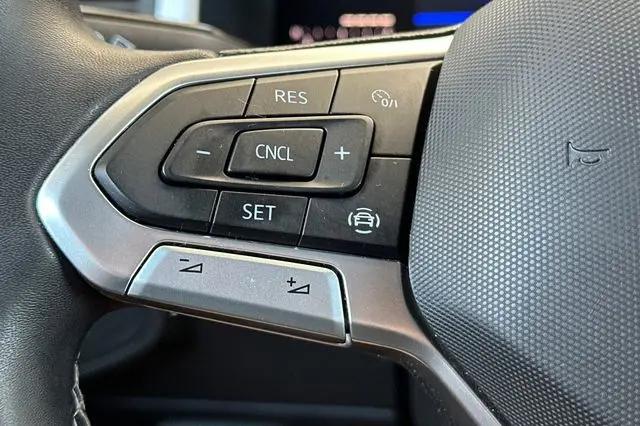 2023 Volkswagen Atlas Cross Sport 2.0T SE