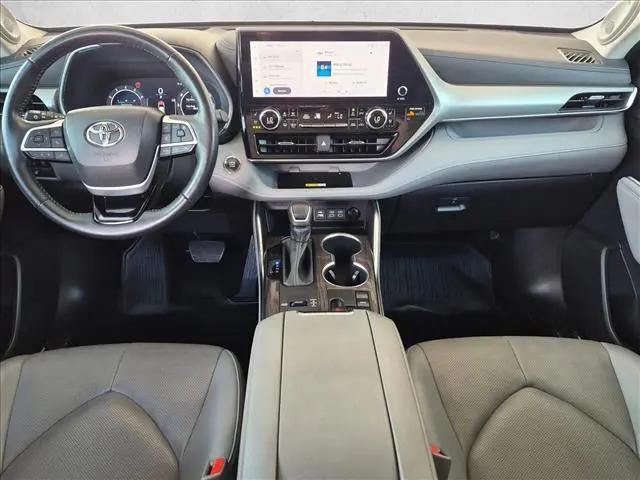 2023 Toyota Highlander Platinum