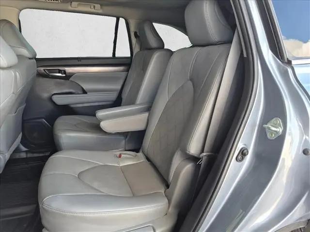 2023 Toyota Highlander Platinum