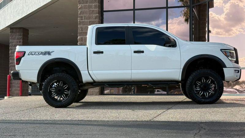 2022 Nissan Titan Crew Cab PRO-4X 4x4
