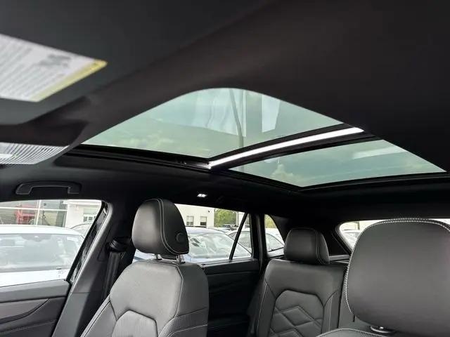 2026 Volkswagen Atlas Cross Sport SE with Technology