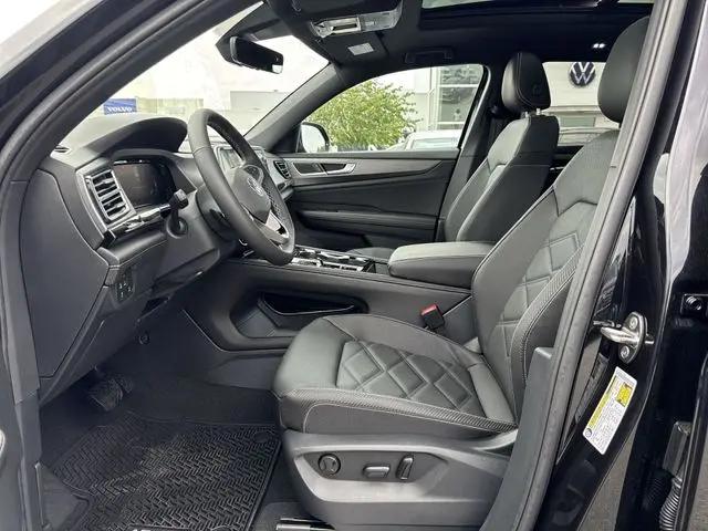 2026 Volkswagen Atlas Cross Sport SE with Technology