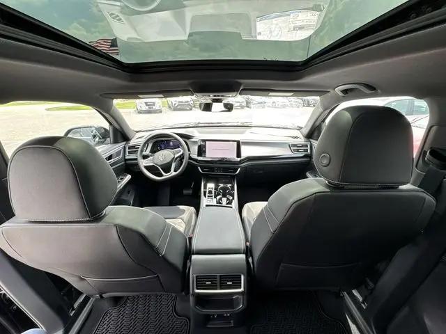 2026 Volkswagen Atlas Cross Sport SE with Technology