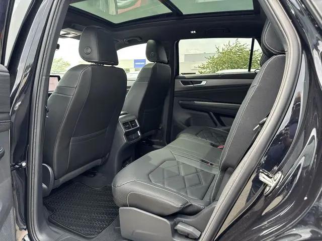 2026 Volkswagen Atlas Cross Sport SE with Technology