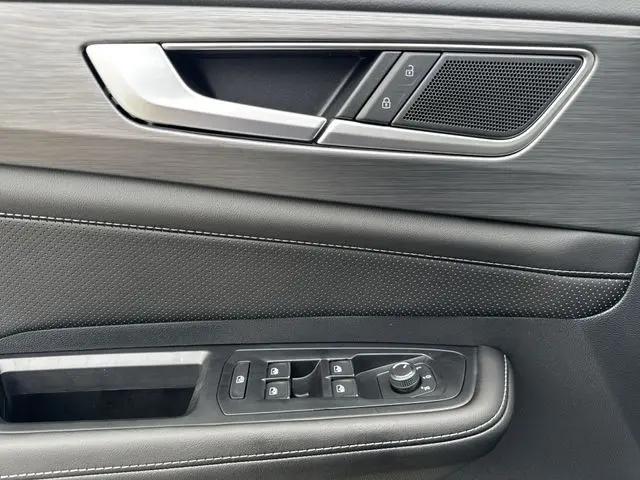2026 Volkswagen Atlas Cross Sport SE with Technology