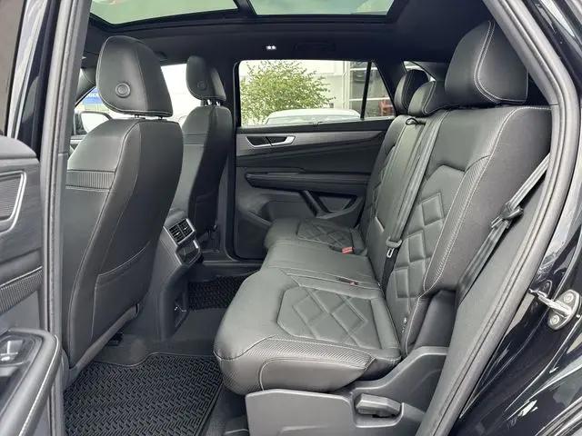 2026 Volkswagen Atlas Cross Sport SE with Technology