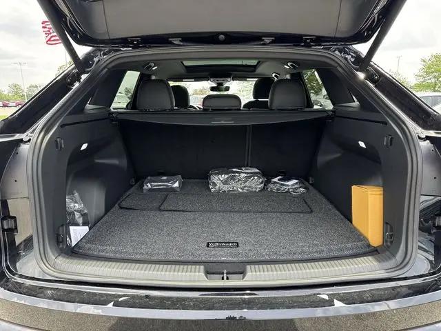 2026 Volkswagen Atlas Cross Sport SE with Technology