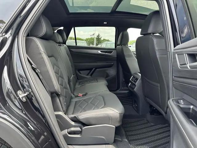 2026 Volkswagen Atlas Cross Sport SE with Technology