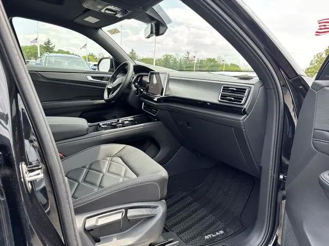 2026 Volkswagen Atlas Cross Sport SE with Technology