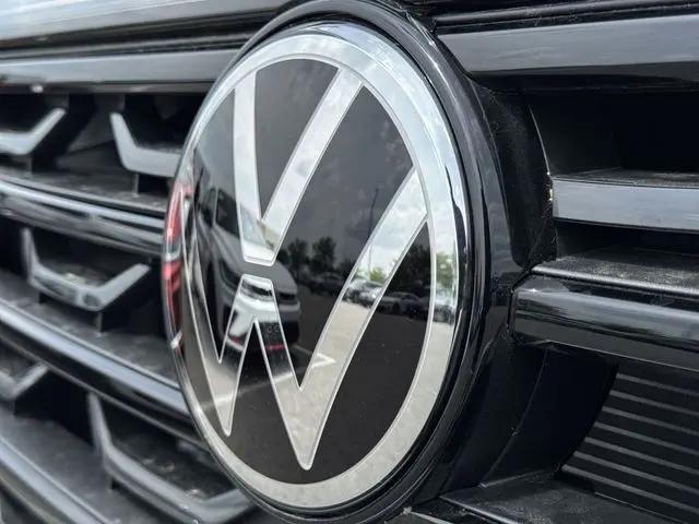 2026 Volkswagen Atlas Cross Sport SE with Technology