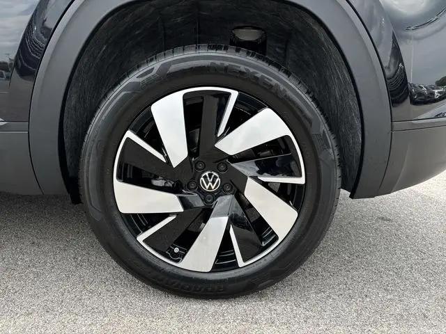 2026 Volkswagen Atlas Cross Sport SE with Technology