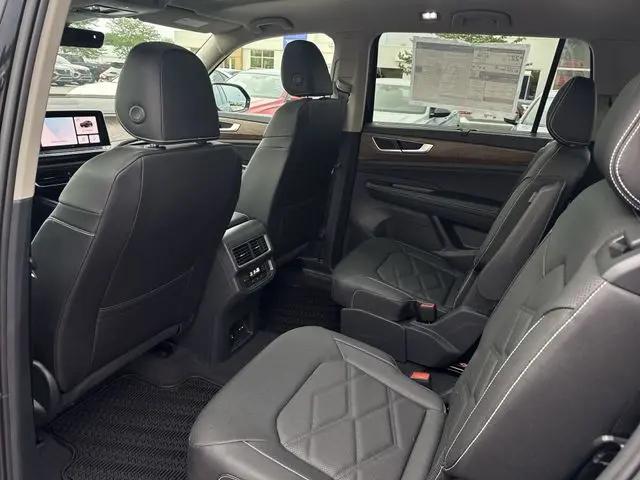 2026 Volkswagen Atlas SE with Technology