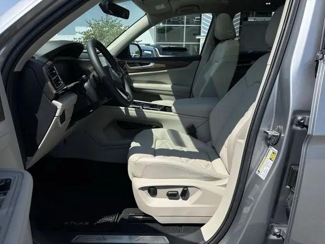 2026 Volkswagen Atlas SE with Technology