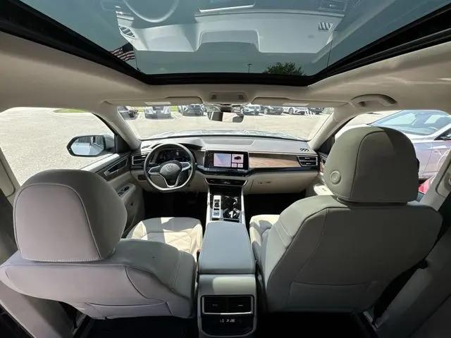 2026 Volkswagen Atlas SE with Technology