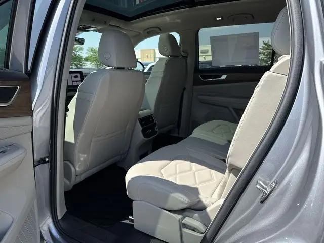 2026 Volkswagen Atlas SE with Technology