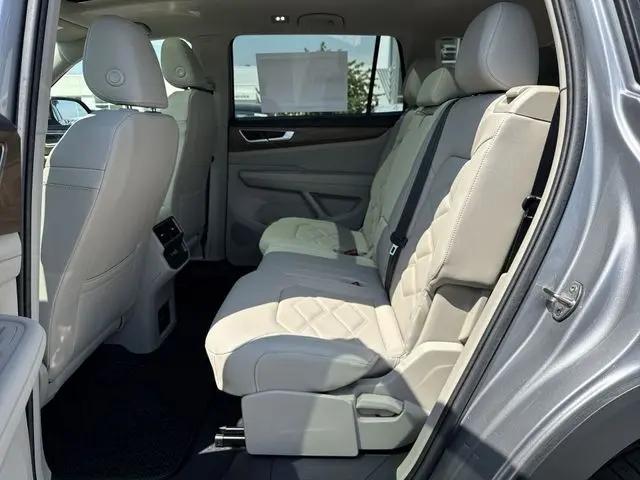 2026 Volkswagen Atlas SE with Technology