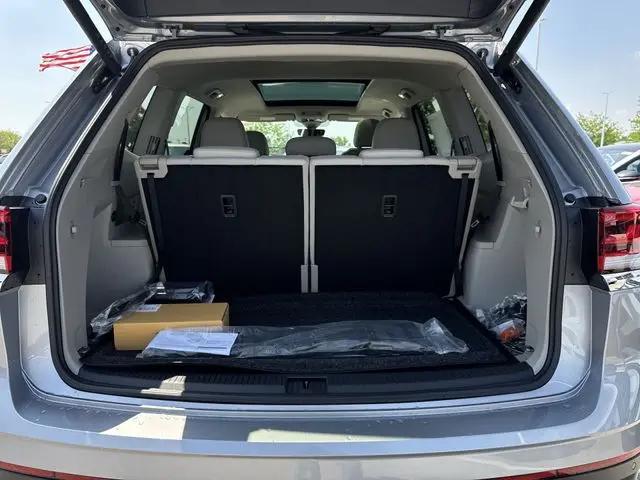 2026 Volkswagen Atlas SE with Technology