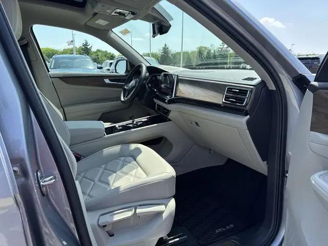 2026 Volkswagen Atlas SE with Technology