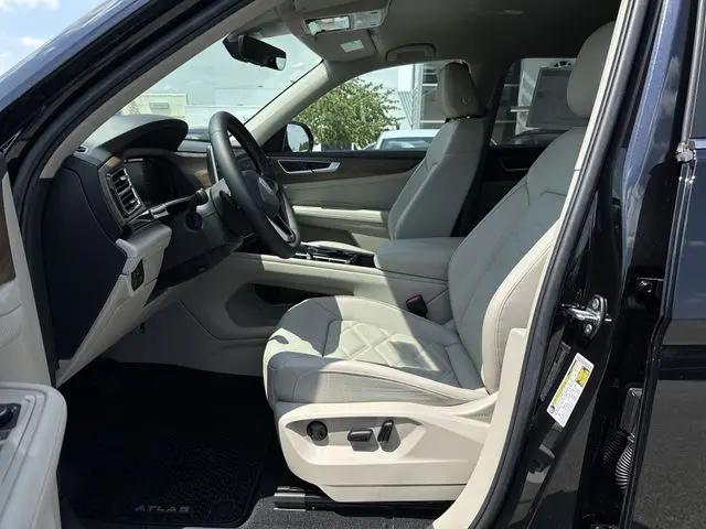 2026 Volkswagen Atlas SE with Technology