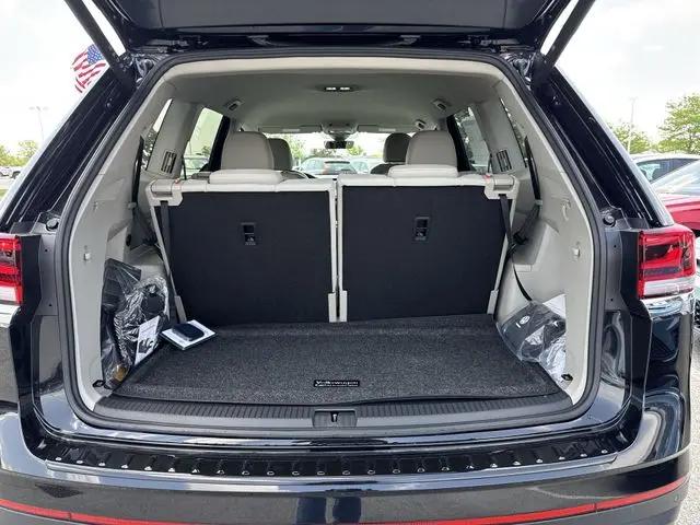 2026 Volkswagen Atlas SE with Technology