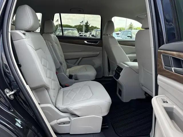 2026 Volkswagen Atlas SE with Technology
