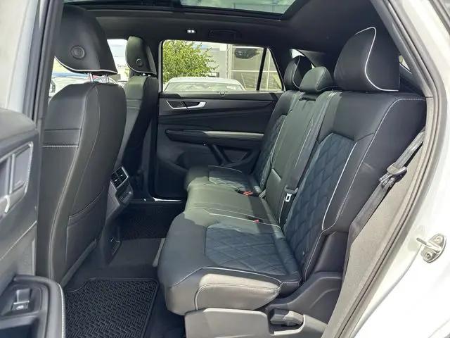 2026 Volkswagen Atlas Cross Sport SEL Premium R-Line