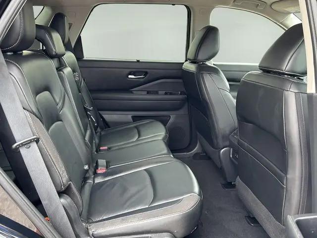 2023 Nissan Pathfinder SL 4WD