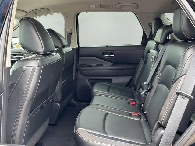 2023 Nissan Pathfinder SL 4WD
