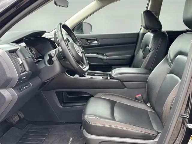 2023 Nissan Pathfinder SL 4WD