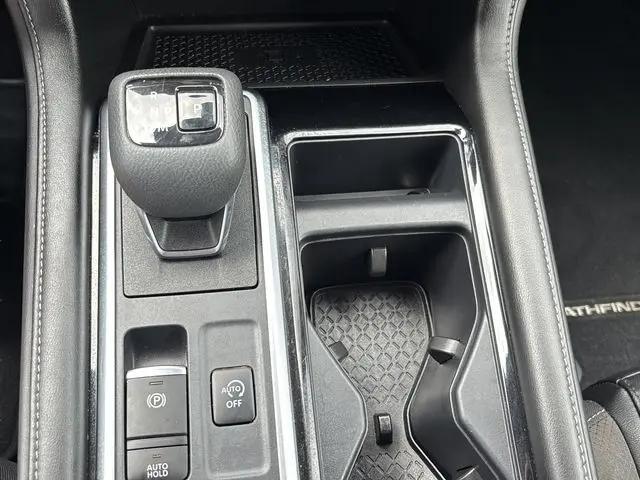 2023 Nissan Pathfinder SL 4WD