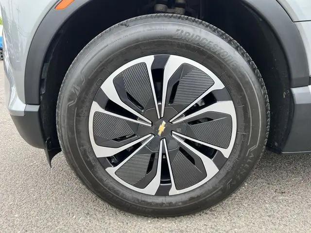 2024 Chevrolet V Blazer eAWD 2LT