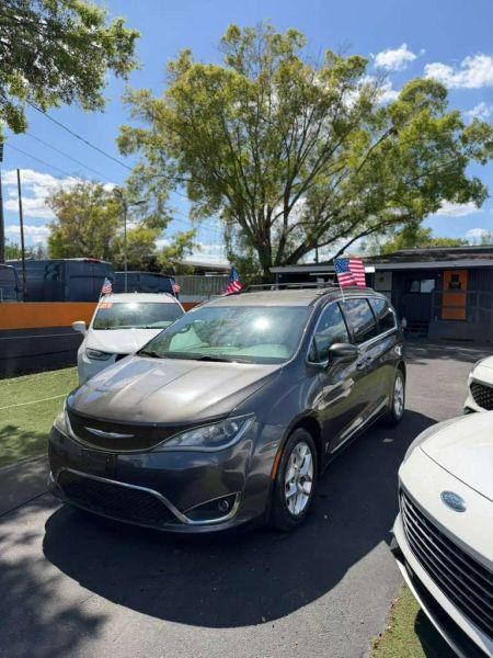 2017 Chrysler Pacifica Touring-L