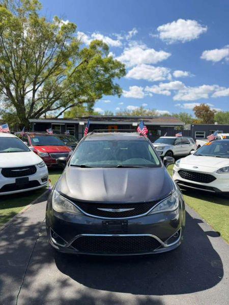 2017 Chrysler Pacifica Touring-L