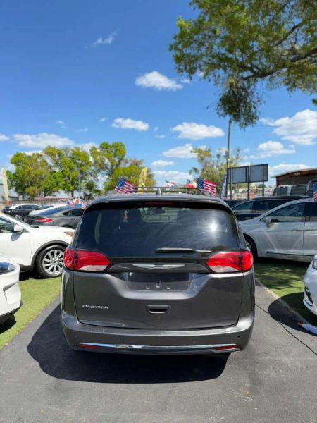 2017 Chrysler Pacifica Touring-L