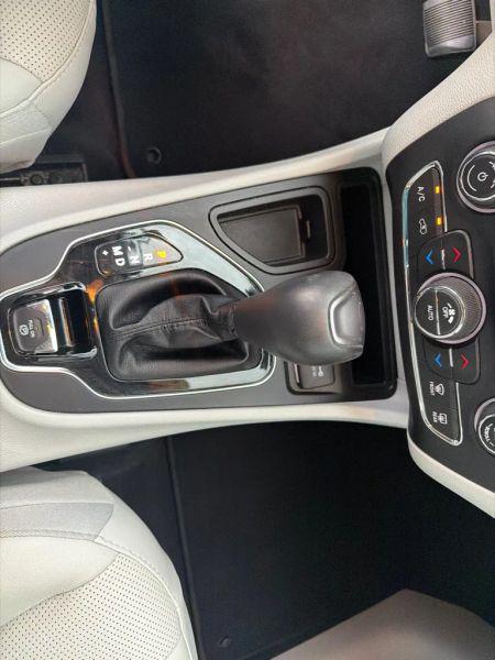 2019 Jeep Cherokee Limited FWD