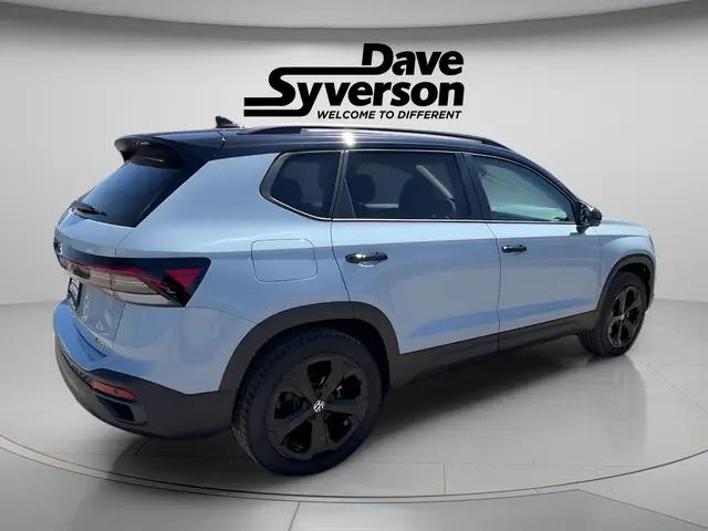 2026 Volkswagen Taos SE Black