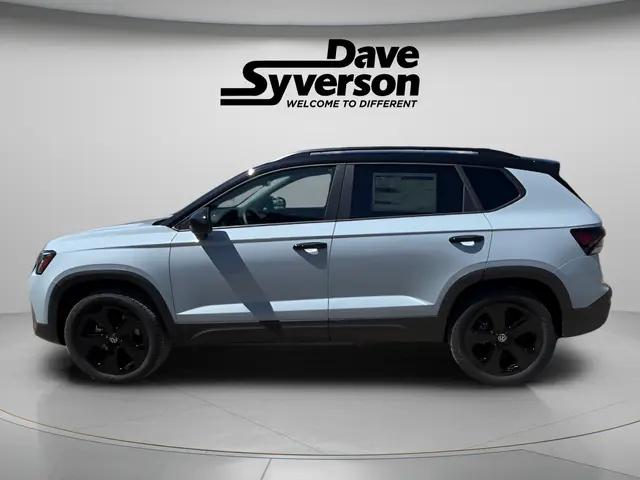 2026 Volkswagen Taos SE Black