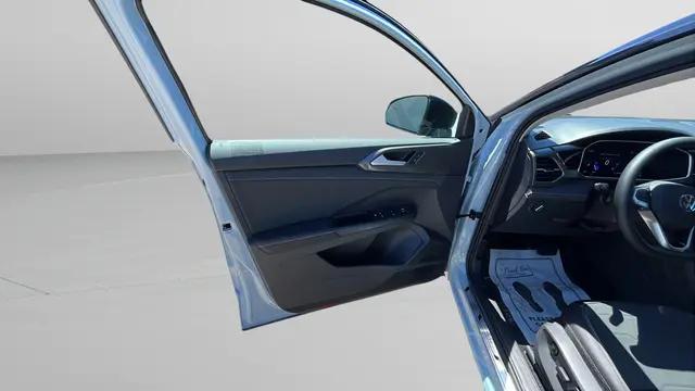 2026 Volkswagen Taos SE Black