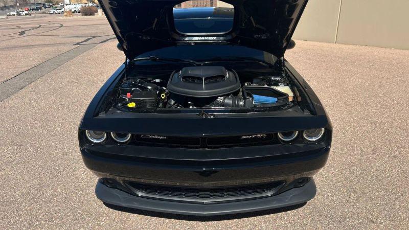 2015 Dodge Challenger R/T Scat Pack Shaker
