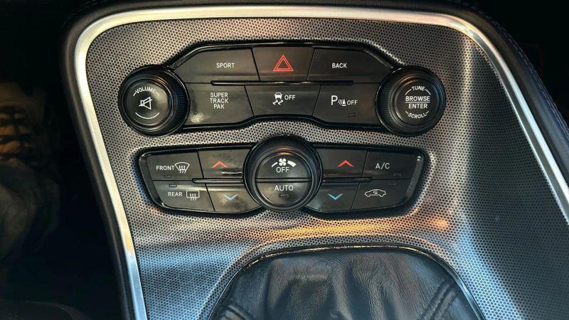2015 Dodge Challenger R/T Scat Pack Shaker