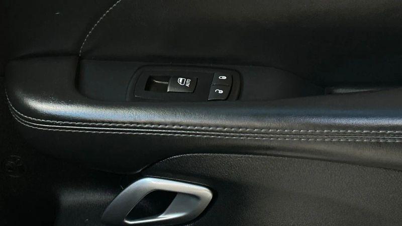 2015 Dodge Challenger R/T Scat Pack Shaker