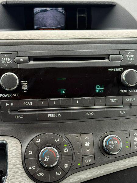 2012 Toyota Sienna LE V6 8 Passenger