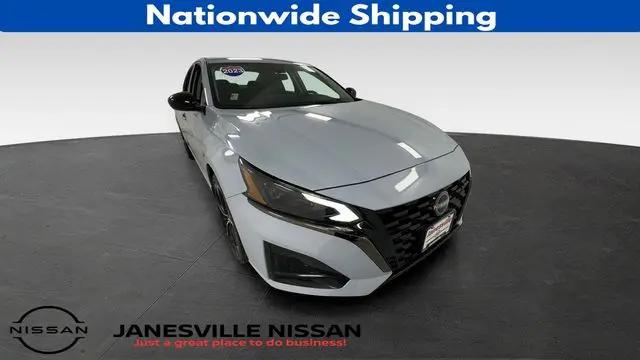 2023 Nissan Altima SR Intelligent AWD for sale in Janesville, WI